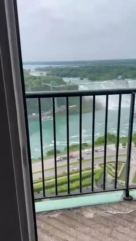 American Fallsview Corner Suite (#2257) view picture #3