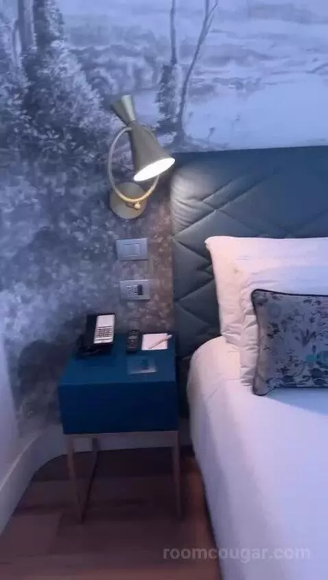 Suite Fori Imperiali bed picture #3