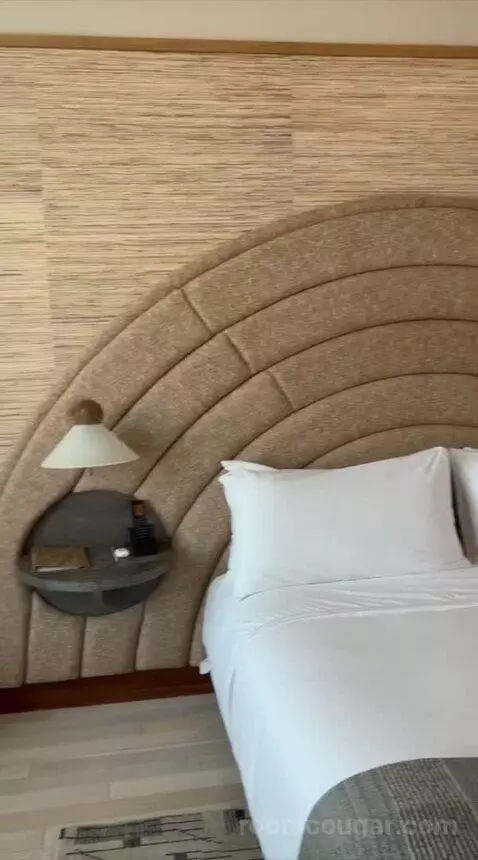 Deluxe King Room - Mobility Accessible (#345) bed picture #12