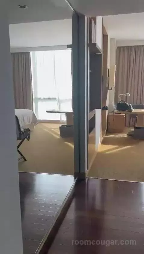 Grand Deluxe, Guest Room, 1 King, Mid Floor bed picture #1