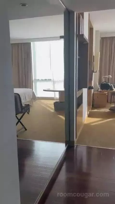 Grand Deluxe, Guest Room, 1 King, Mid Floor bed picture #2