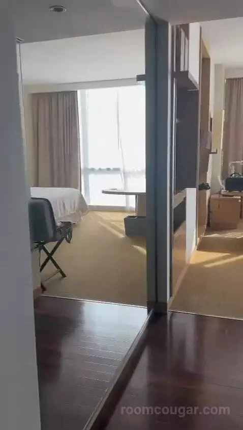 Grand Deluxe, Guest Room, 1 King, Mid Floor bed picture #3