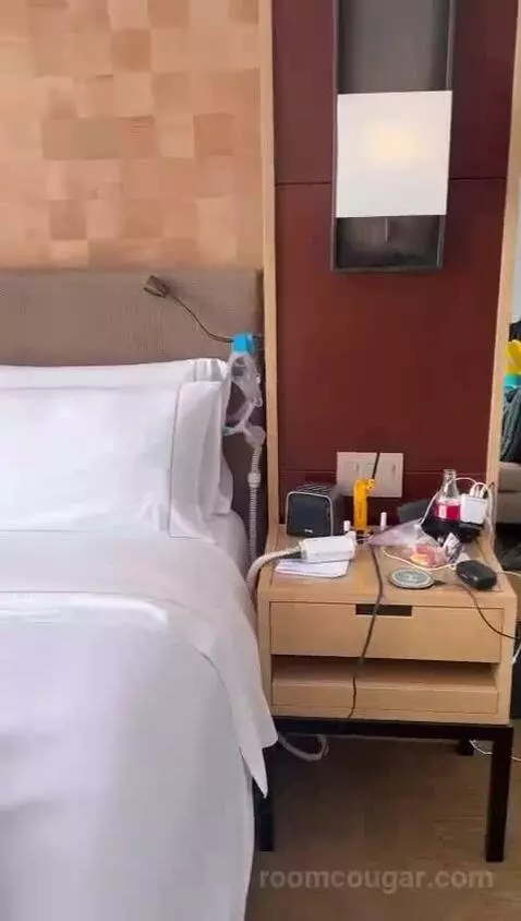 Grand Deluxe, Guest Room, 1 King, Mid Floor bed picture #5