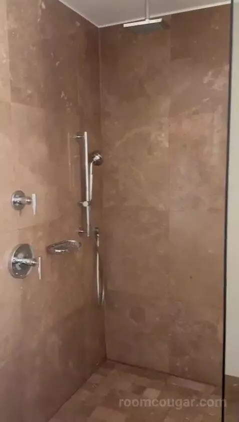Grand Deluxe, Guest Room, 1 King, Mid Floor bathroom picture #5
