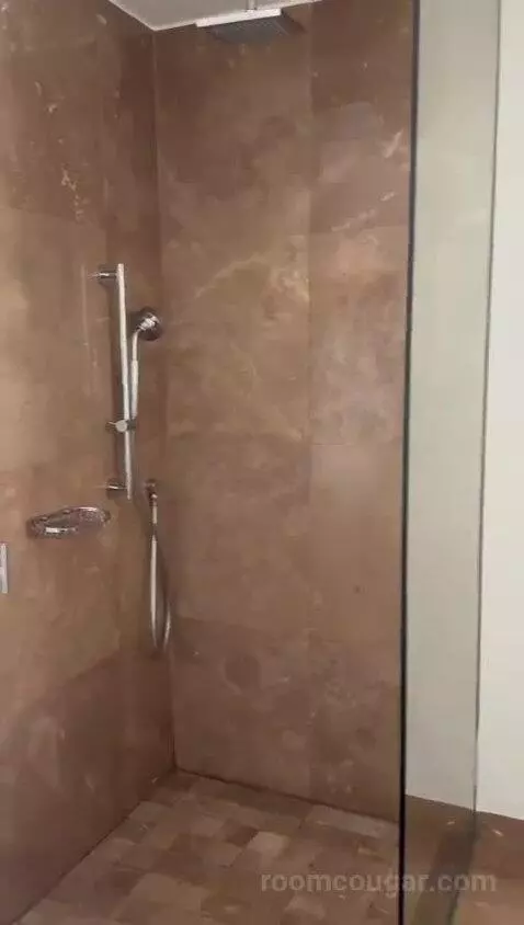 Grand Deluxe, Guest Room, 1 King, Mid Floor bathroom picture #8