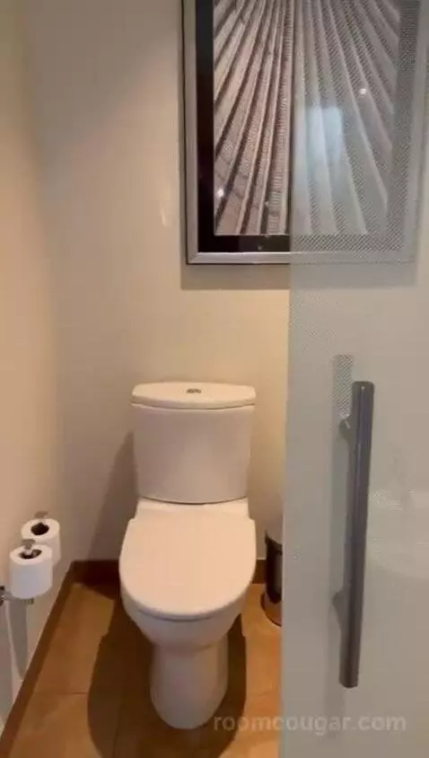 Grand Deluxe, Guest Room, 1 King, Mid Floor bathroom picture #9