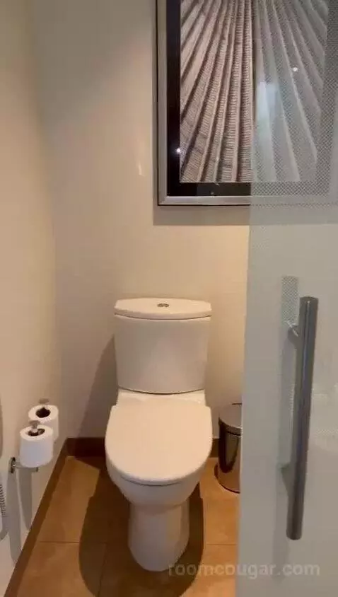 Grand Deluxe, Guest Room, 1 King, Mid Floor bathroom picture #10