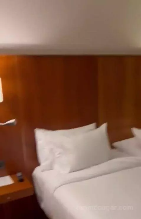 Standard Queen Room bed picture #7