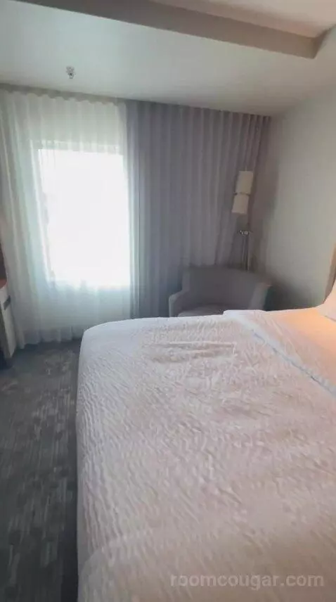Queen Room with Two Queen Beds - Hearing Accessible bed picture #6
