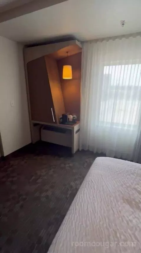 Queen Room with Two Queen Beds - Hearing Accessible bed picture #8