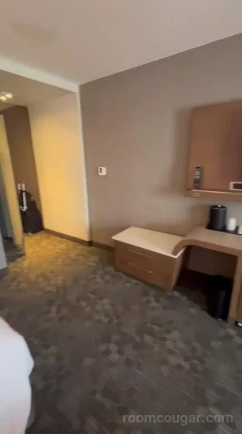 Queen Room with Two Queen Beds - Hearing Accessible bed picture #10