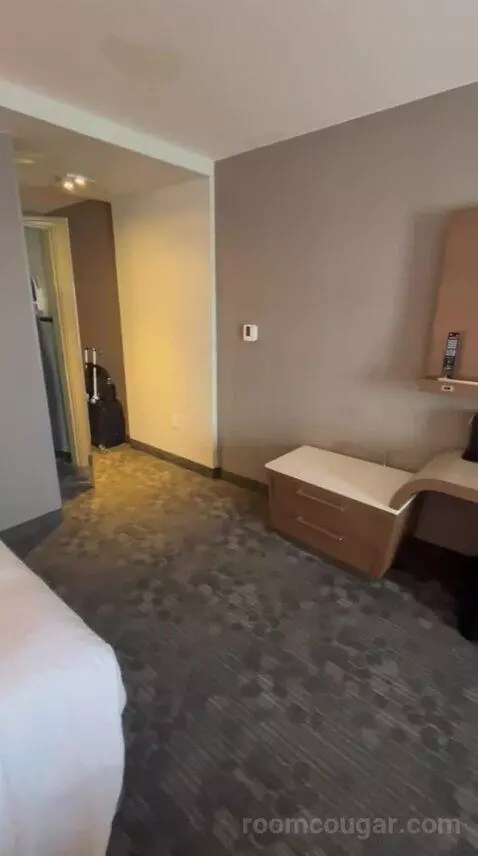 Queen Room with Two Queen Beds - Hearing Accessible bed picture #12