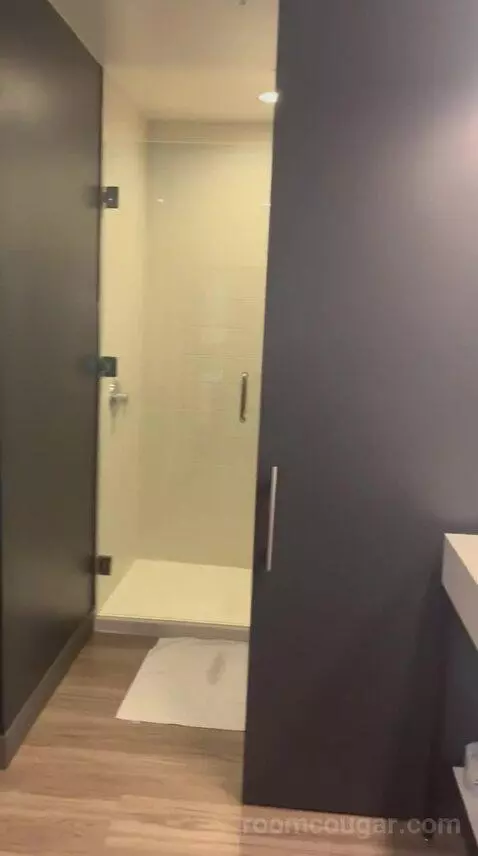 Guest Room, 2 Queen bathroom picture #1