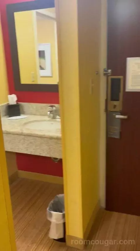 Double Room with Two Double Beds bathroom picture #5