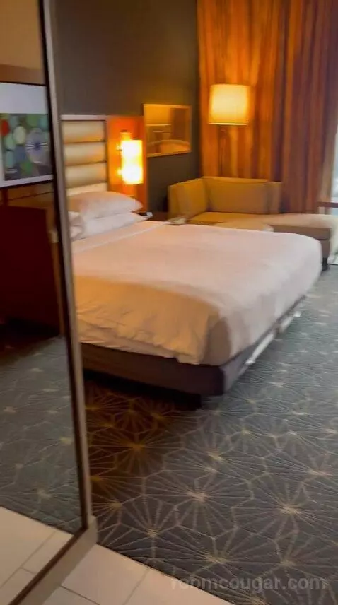 King Room with M Club Access bed picture #1