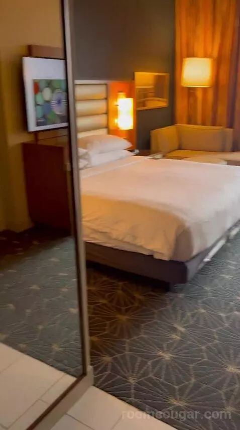 King Room with M Club Access bed picture #2
