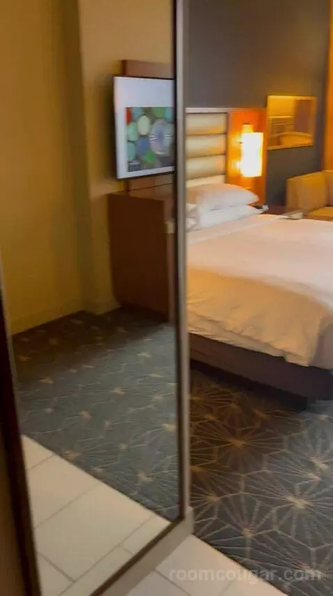 King Room with M Club Access bed picture #4