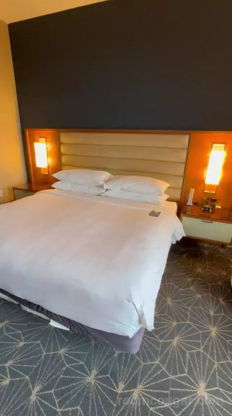 King Room with M Club Access bed picture #9