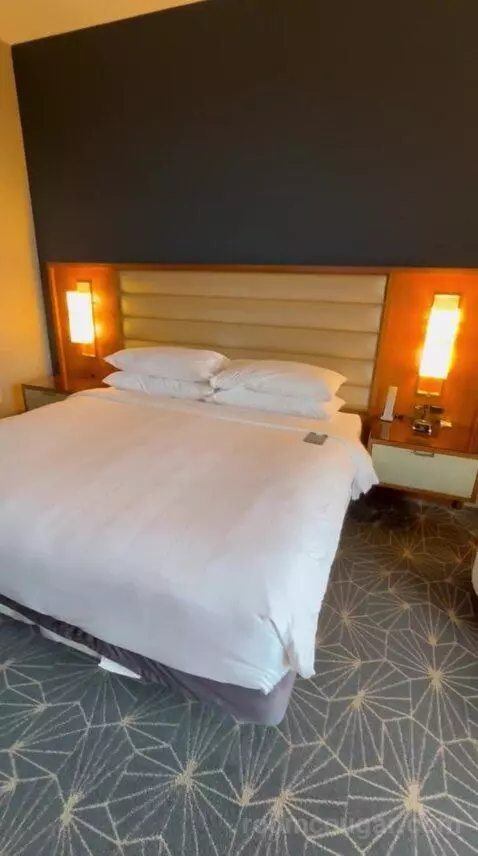 King Room with M Club Access bed picture #10