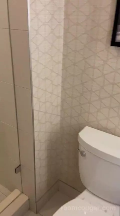 King Room with M Club Access bathroom picture #11