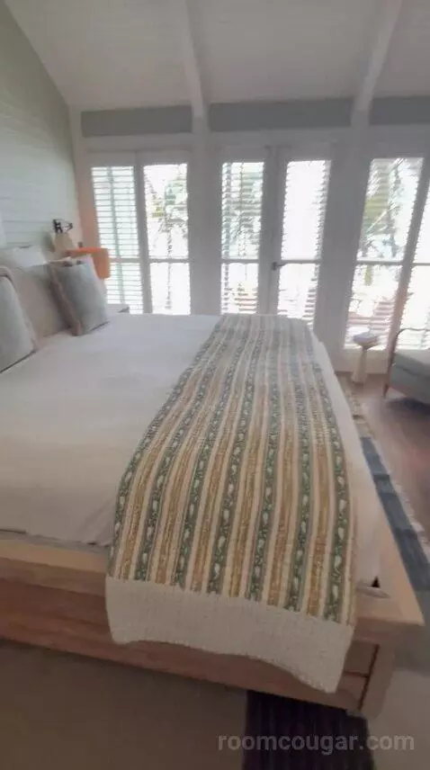 King Sea View bed picture #3
