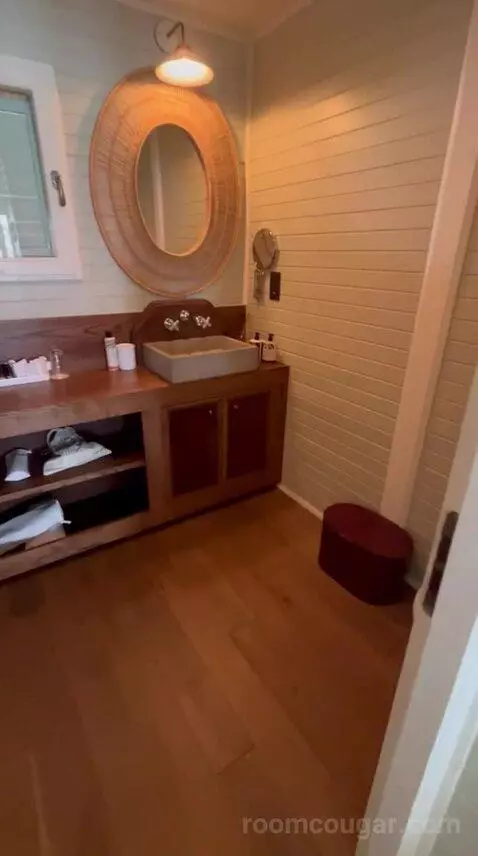 King Sea View bathroom picture #5