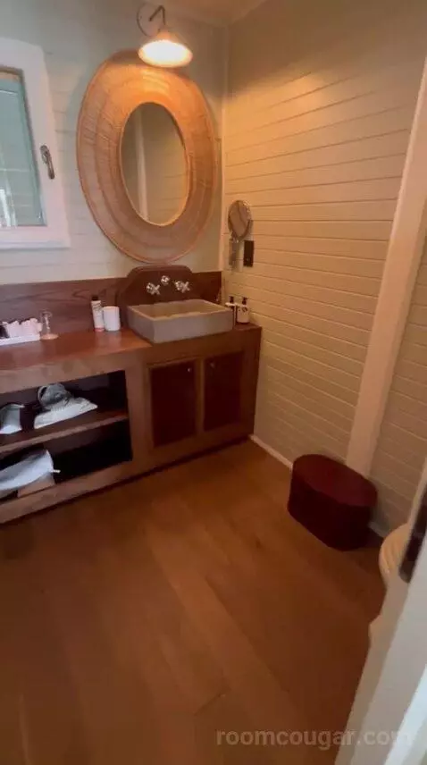 King Sea View bathroom picture #6