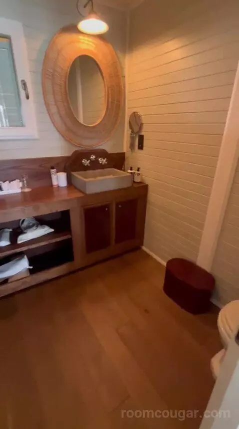 King Sea View bathroom picture #7