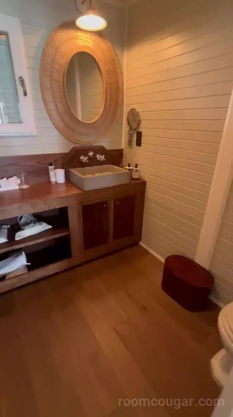 King Sea View bathroom picture #8