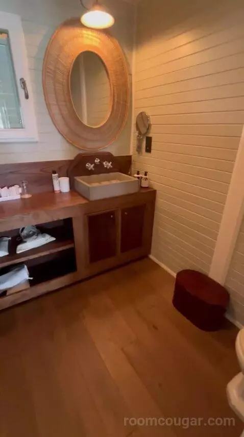 King Sea View bathroom picture #9