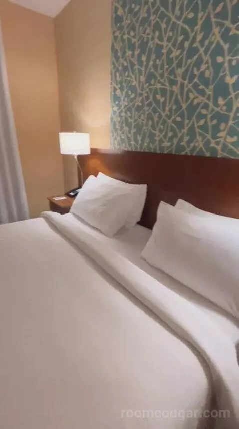 King Suite (#600) bed picture #2