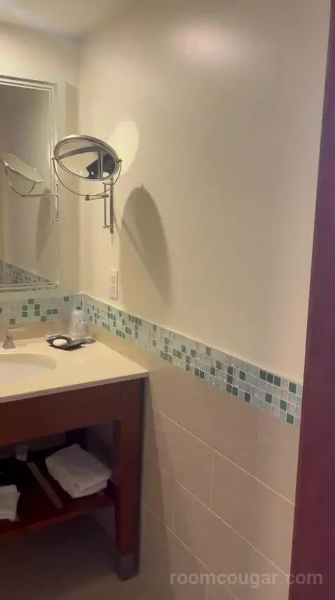 Guest Room, 2 Double, Partial Ocean View (#601) bathroom picture #3