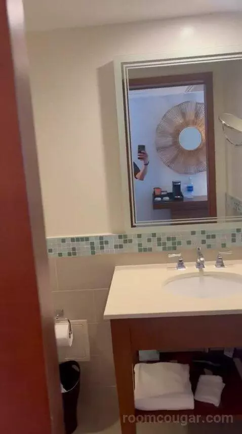 Guest Room, 2 Double, Partial Ocean View (#601) bathroom picture #6