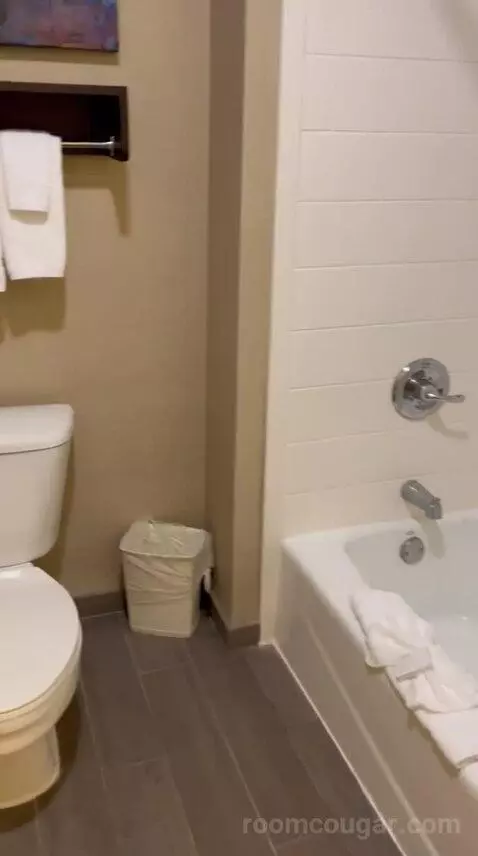 Standard (#127) bathroom picture #7