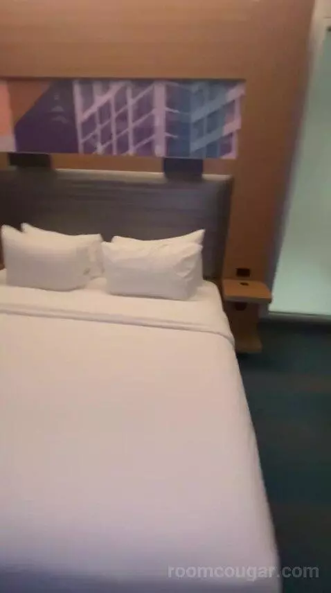 Standard King Room (#523) bed picture #3
