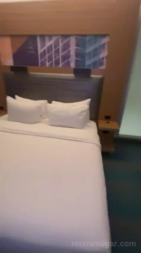 Standard King Room (#523) bed picture #4