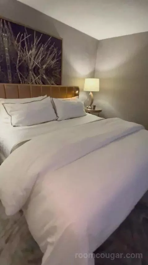 Traditional, Guest Room, 1 King (#726) bed picture #7