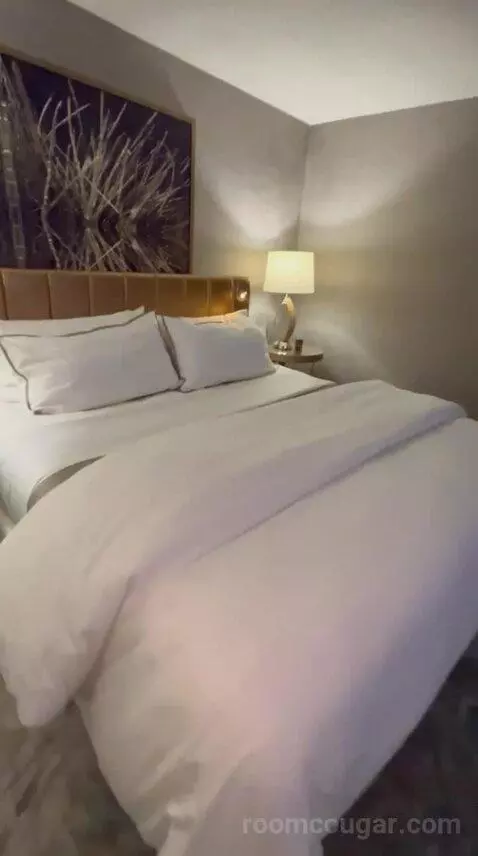 Traditional, Guest Room, 1 King (#726) bed picture #8