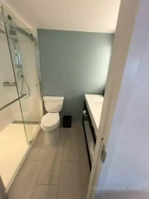 Queen Room with Two Queen Beds and Pool View bathroom picture #2