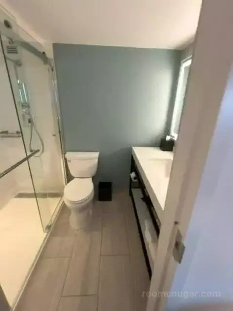 Queen Room with Two Queen Beds and Pool View bathroom picture #3