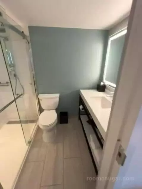 Queen Room with Two Queen Beds and Pool View bathroom picture #4
