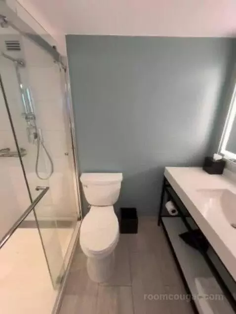 Queen Room with Two Queen Beds and Pool View bathroom picture #8