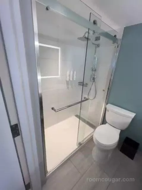Queen Room with Two Queen Beds and Pool View bathroom picture #11