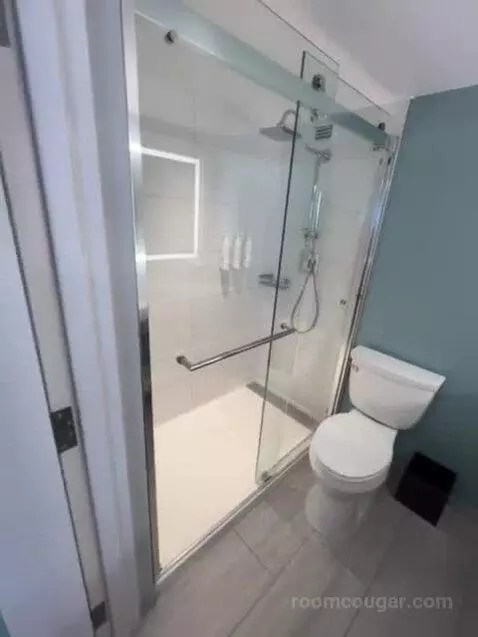 Queen Room with Two Queen Beds and Pool View bathroom picture #12