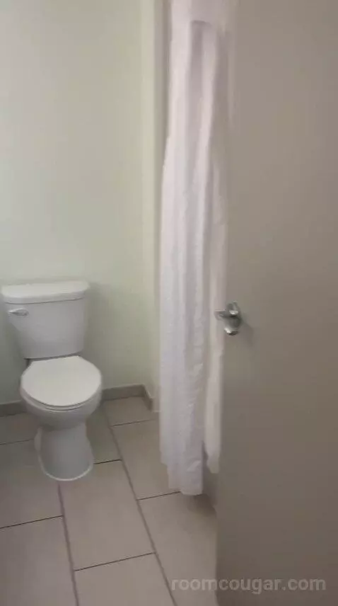 Standard (#722) bathroom picture #10