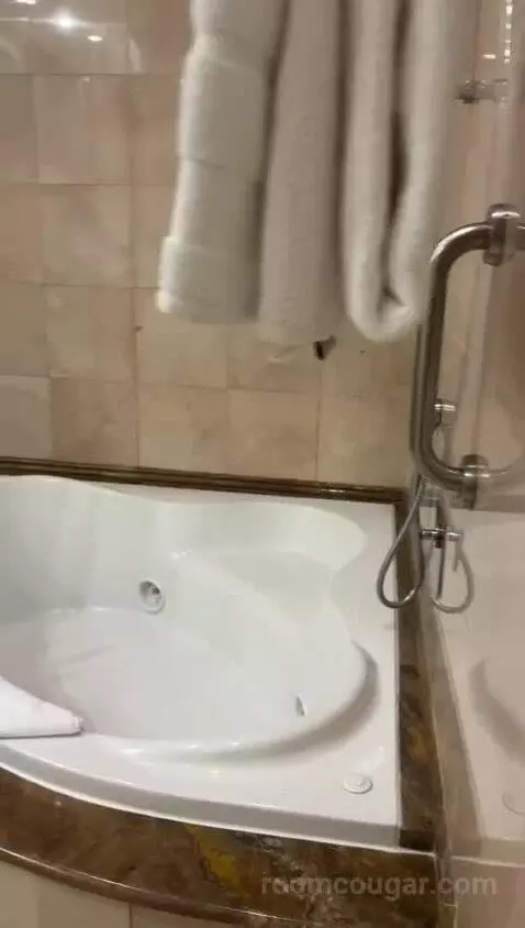 Deluxe, 1 Bedroom Junior Suite, 1 King, City View, Whirlpool (#1042) bathroom picture #4