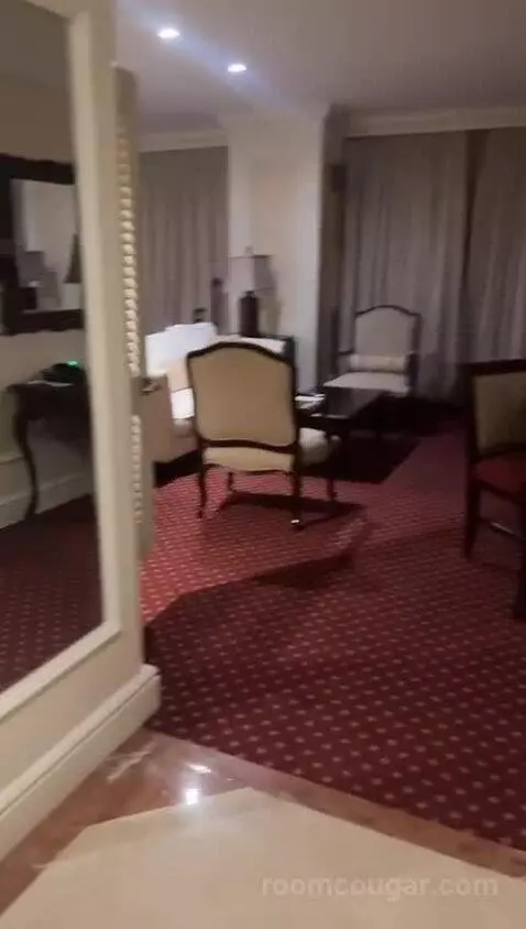 Deluxe, 1 Bedroom Junior Suite, 1 King, City View, Whirlpool (#1042) bed picture #2