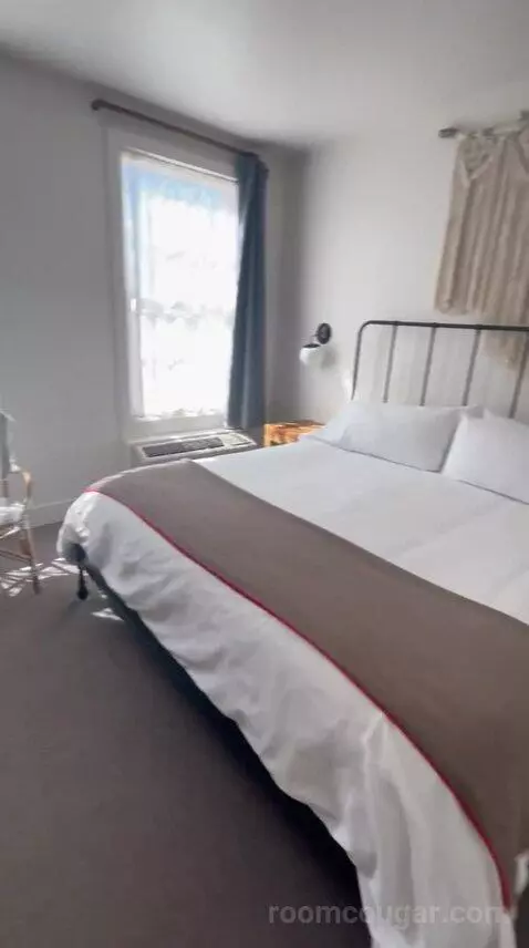 Standard (#321) bed picture #9