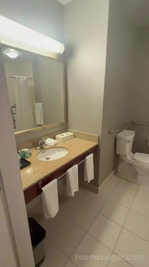 Standard (#919) bathroom picture #2