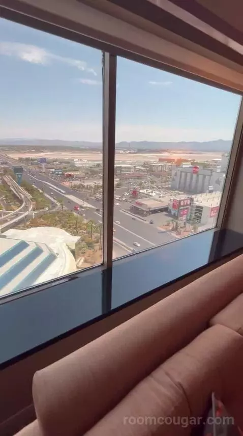 Executive King Suite + Grand Queen Room (#21-329) view picture #2
